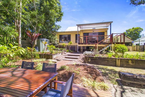 CABARITA BEACH BLISS - HOLIDAY HOME ON THE LAKE - Accommodation Sunshine Coast 0