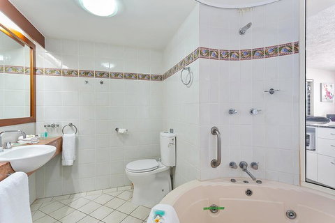 Cairns Esplanade Apartment - Accommodation Sunshine Coast 1
