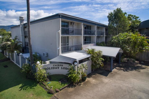 Cairns Holiday Lodge - Accommodation Sunshine Coast 1