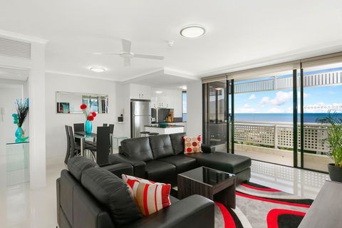 Cairns Luxury Seafront Apartment - Accommodation Sunshine Coast 0
