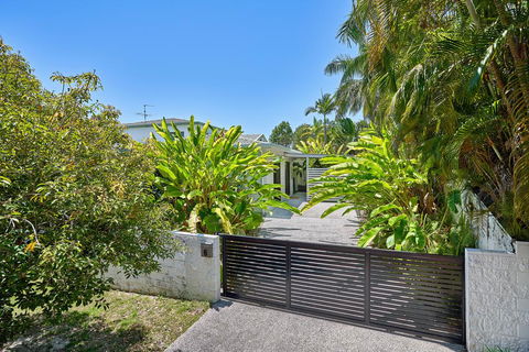 Cairns Northern Beaches Holiday Retreat - Accommodation Sunshine Coast 1