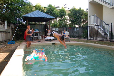 Cairns Sharehouse Apartment - Accommodation Sunshine Coast 1