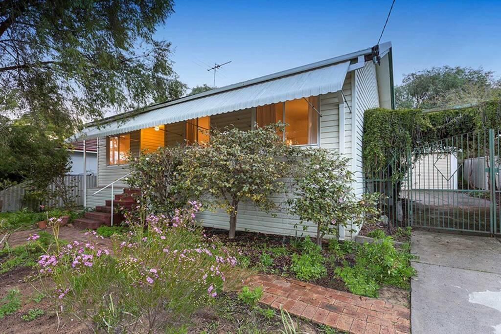 Wandi WA Accommodation Sunshine Coast