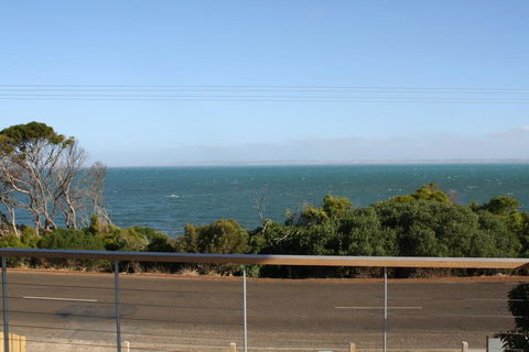 Camelot - Accommodation Sunshine Coast 0