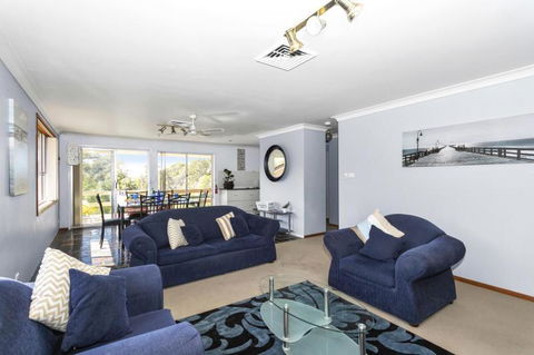 Canberra Cres 2E Burrill Lake, Upstairs Apartment - Accommodation Sunshine Coast 3