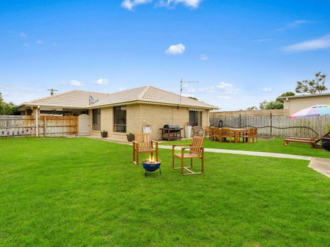 CAPEL Family Home, Large Yard, Close To Beach - Accommodation Sunshine Coast 0
