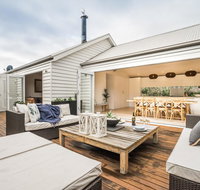 Capri House - Accommodation Sunshine Coast