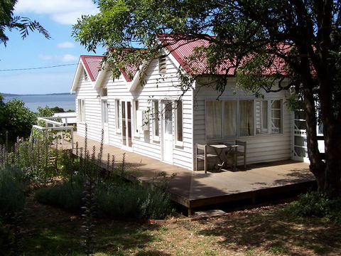Captain Lock's Cottage - Accommodation Sunshine Coast 0