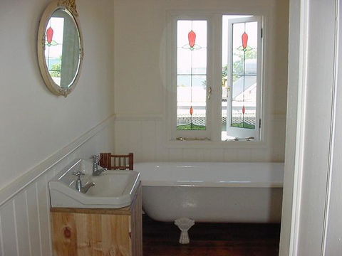 Captain Lock's Cottage - Accommodation Sunshine Coast 1