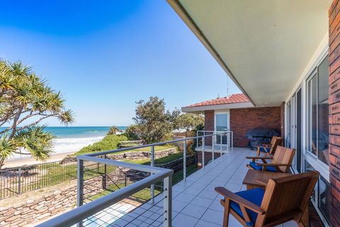 Captain's Quarters - Accommodation Sunshine Coast 2