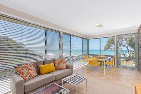 Captain's Quarters - Accommodation Sunshine Coast 0