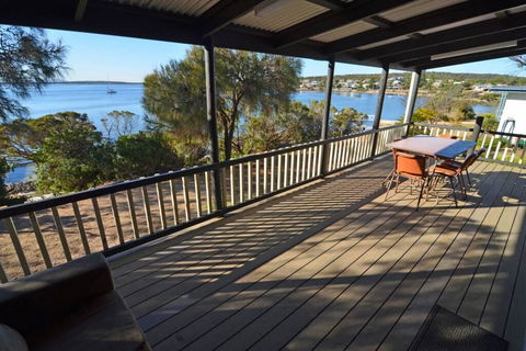 CDC-625 Beach House Incl.rear 2BR Studio - Accommodation Sunshine Coast 0