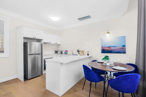 Central Apartment With Spacious Living And Dining - Accommodation Sunshine Coast 3