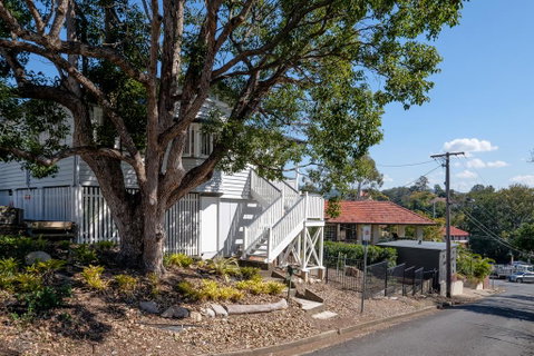 Central Cottage - Accommodation Sunshine Coast 0