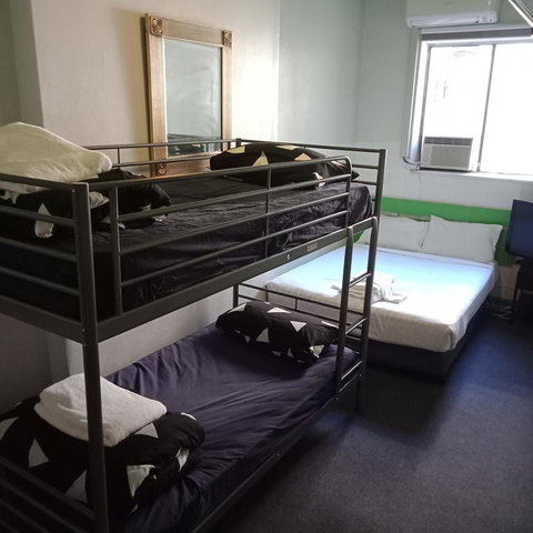 Central Perk Lodge - Accommodation Sunshine Coast 3