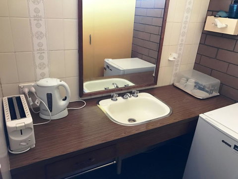 Century Motor Inn - Accommodation Sunshine Coast 2