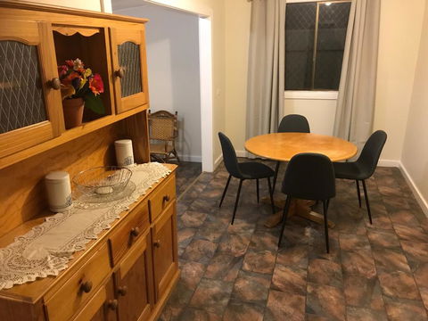 Charles Rasp Motor Inn & Cottages - Accommodation Sunshine Coast 2