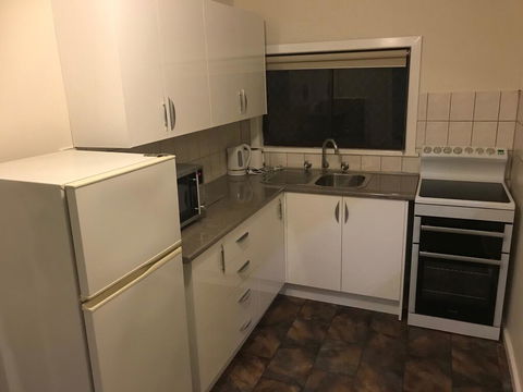 Charles Rasp Motor Inn & Cottages - Accommodation Sunshine Coast 1