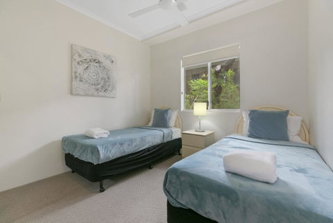 Charming Noosa Heads Apartment, Laguna Bay Views - Unit 6 Taralla 18 Edgar Bennett Avenue - Accommodation Sunshine Coast 2