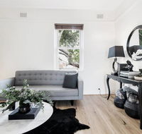 Chic Woollahra Pied--Terre with Parking - Accommodation Sunshine Coast