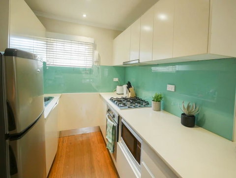 Chic, Pet Friendly & 500m To The Beach W/ Parking - Accommodation Sunshine Coast 3