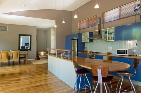 Chriscross Retreat 9 Cross Street - Accommodation Sunshine Coast 0