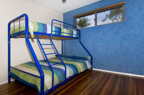 Chriscross Retreat 9 Cross Street - Accommodation Sunshine Coast 2
