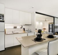 City Getaway Modern Bowen Hills 1 Bedroom with Free WIFI and Parking - Accommodation Sunshine Coast