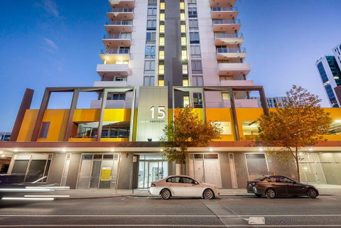 City Rest With Views - High Up Sleeps 4 + Parking - Accommodation Sunshine Coast 3