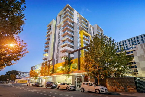 City Rest With Views - High Up Sleeps 4 + Parking - Accommodation Sunshine Coast 2
