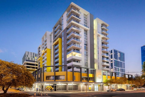 City Rest With Views - High Up Sleeps 4 + Parking - Accommodation Sunshine Coast 1