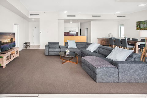 City-Centre Apartment With River Views And Balcony - Accommodation Sunshine Coast 0