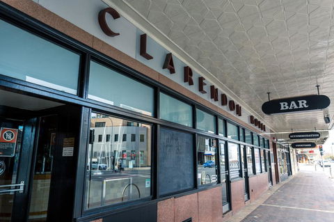 Clarendon Hotel - Accommodation Sunshine Coast 1