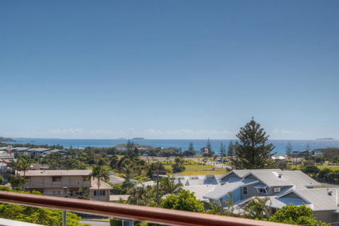 Coffs Jetty Beach House - Accommodation Sunshine Coast 0