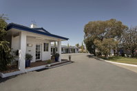 Colonial Motel  Apartments