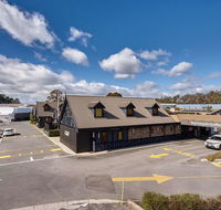 Comfort Hotel Olde Tudor - Accommodation Sunshine Coast