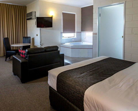 Comfort Inn & Suites King Avenue - Accommodation Sunshine Coast 2