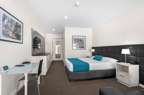 Comfort Inn & Suites Manhattan - Accommodation Sunshine Coast 0