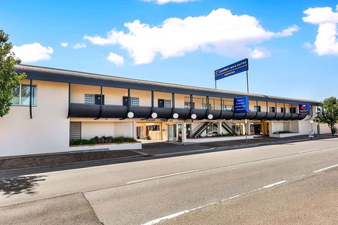 Comfort Inn & Suites Manhattan - Accommodation Sunshine Coast 1