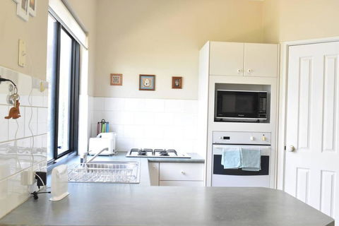 Comfortable 2 Bedroom Unit With Garden - Accommodation Sunshine Coast 1