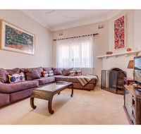 Comfy family home in chill beachside neighbourhood - Accommodation Sunshine Coast