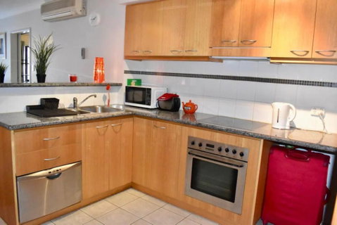 Convenient City Apartment With Pool Gym And Tennis Court - Accommodation Sunshine Coast 3