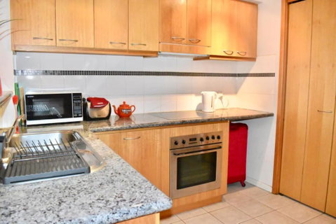 Convenient City Apartment With Pool Gym And Tennis Court - Accommodation Sunshine Coast 2