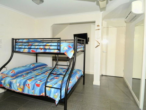 Coorumbong 36 - 6 BDRM Canal Home With Pool - Accommodation Sunshine Coast 1