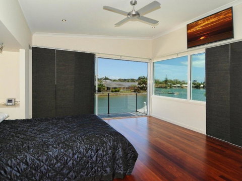 Coorumbong 36 - 6 BDRM Canal Home With Pool - Accommodation Sunshine Coast 2