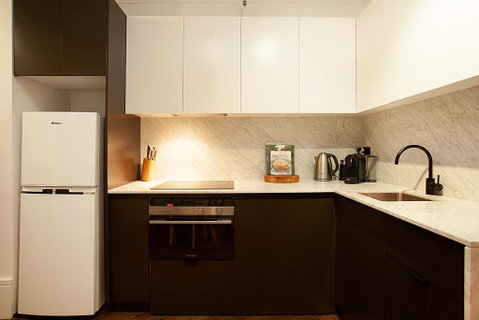 Cosy Studio Near Trains, Restaurants, Bars And Parks - Accommodation Sunshine Coast 3
