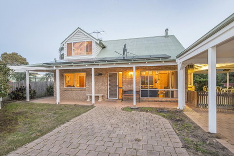 Country Cottage - Accommodation Sunshine Coast 1