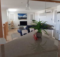Cozzys Condo Luxury Beach House - Accommodation Sunshine Coast