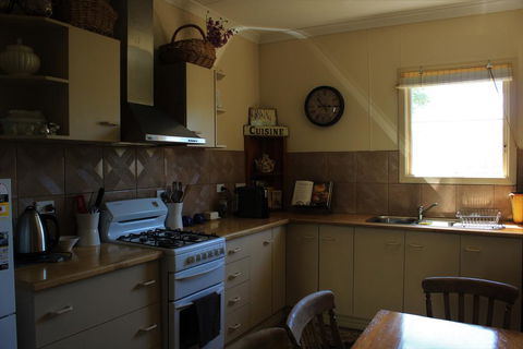 Cream Cottage - Accommodation Sunshine Coast 0