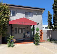 Crest Motor Inn - Accommodation Sunshine Coast